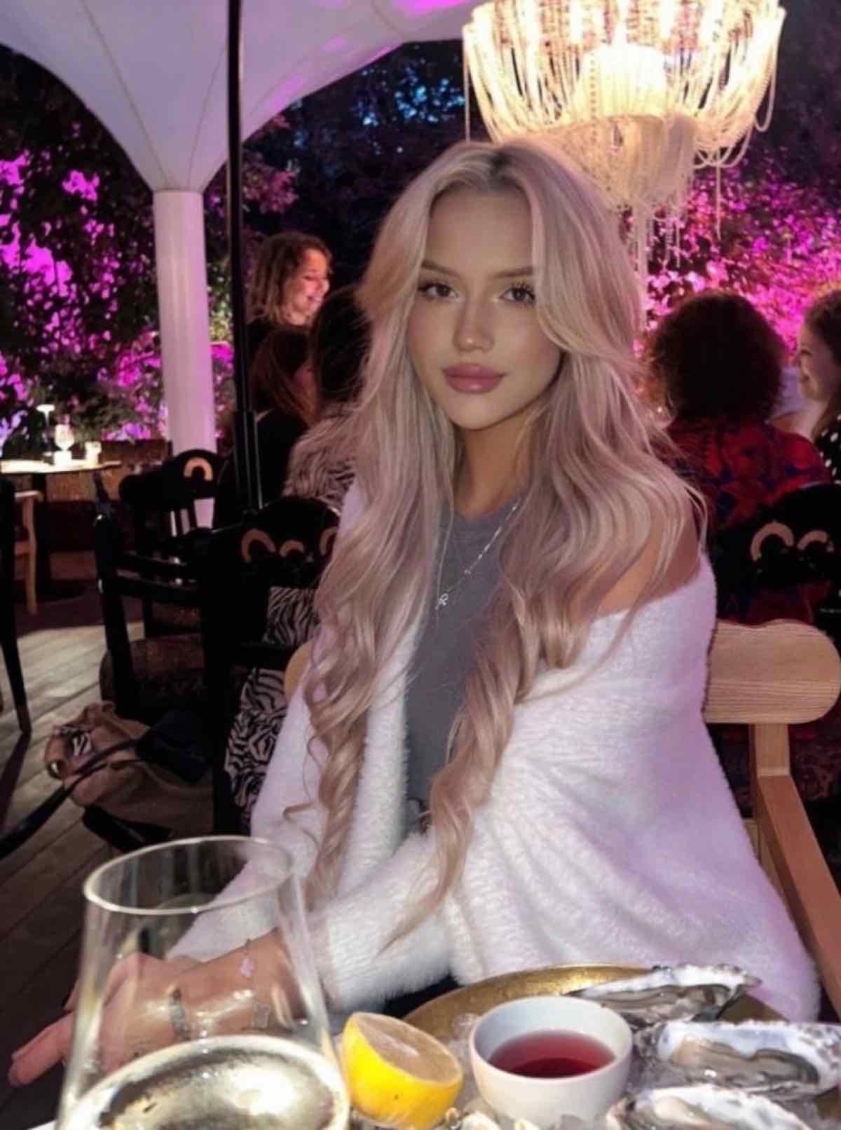 Escort in Paris, Luxury escort in Paris, Elite escort Paris, russian girls in paris, VIP escort in Paris, Elite escort in Paris, high class escort Paris