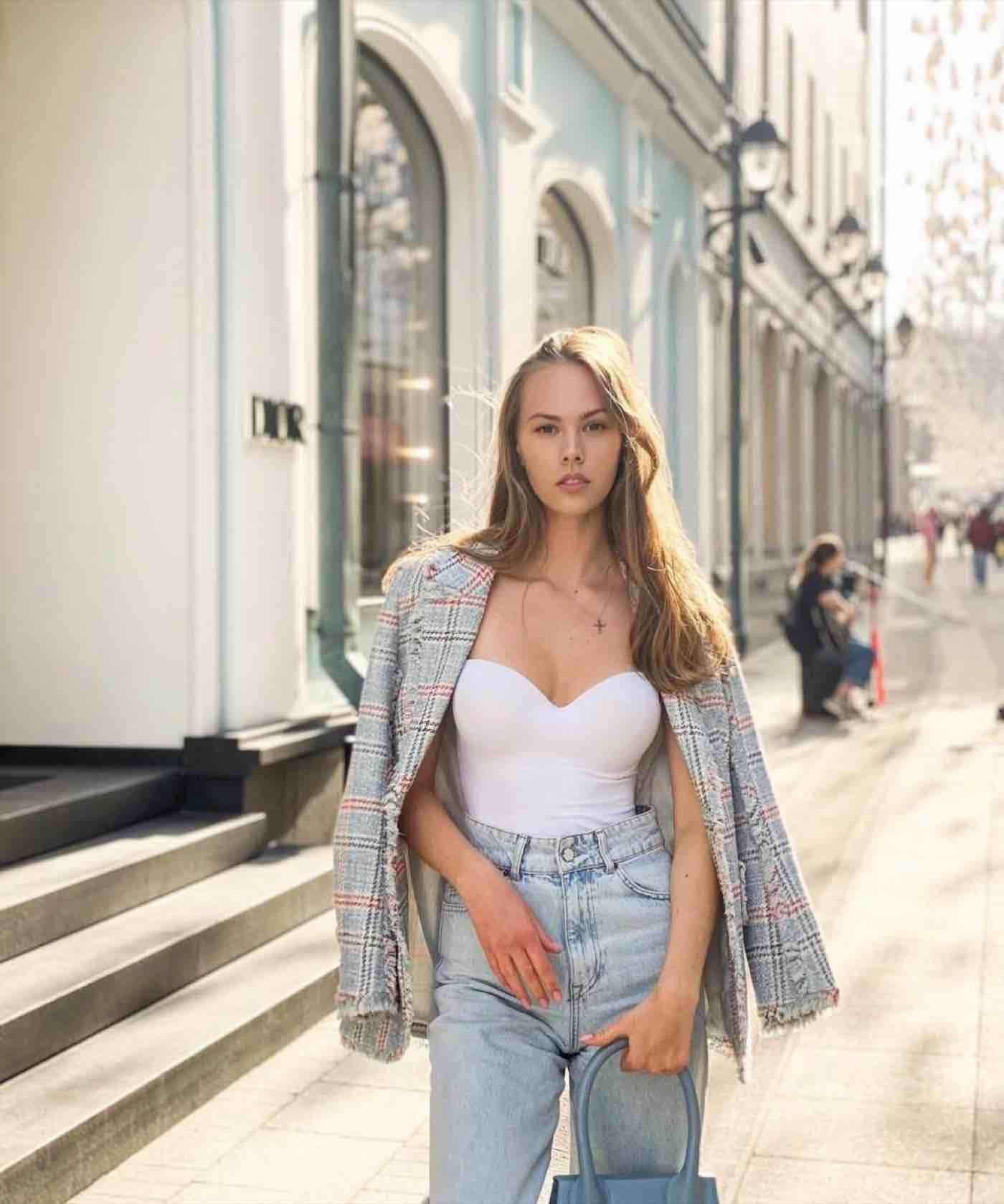 Escort in Paris, Luxury escort in Paris, Elite escort Paris, russian girls in paris, VIP escort in Paris, Elite escort in Paris, high class escort Paris